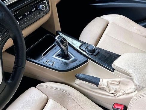 Used 2018 BMW 330i Sedan RWD image 16