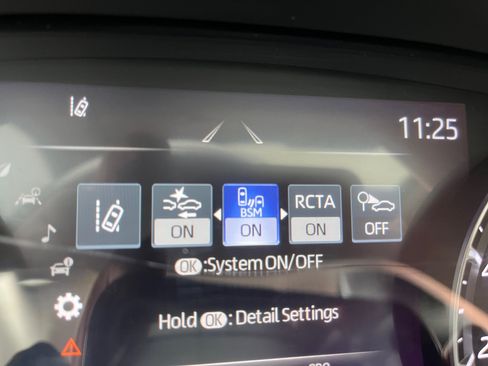 Used 2020 Toyota Highlander XLE AWD/4WD image 16