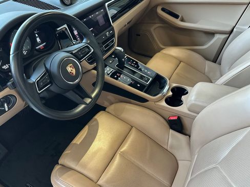 Certified 2023 Porsche Macan S image 4