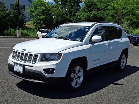 Used 2017 Jeep Compass Latitude AWD/4WD image 3