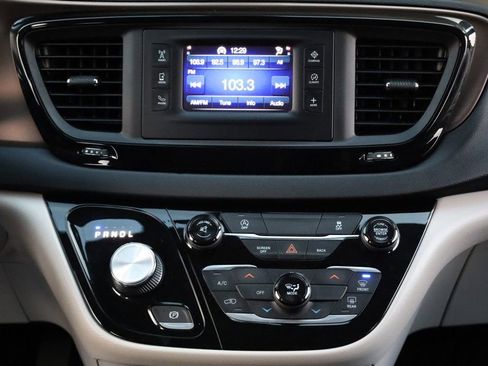 Used 2017 Chrysler Pacifica LX w/ Tire & Wheel Group image 30