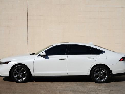 Used 2023 Honda Accord EX image 43
