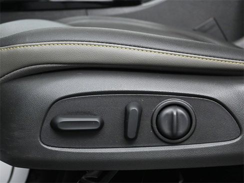 Used 2025 Chevrolet Trax ACTIV w/ Driver Confidence Package image 11