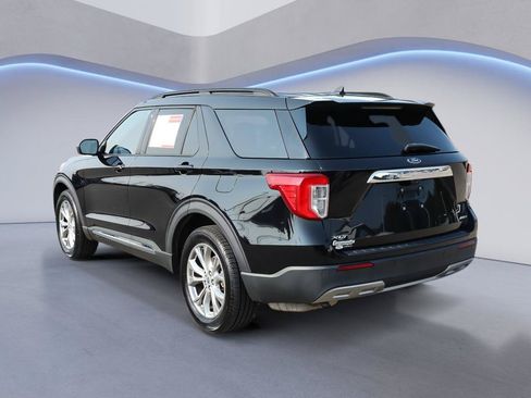 Used 2021 Ford Explorer XLT w/ Equipment Group 202A AWD/4WD image 4