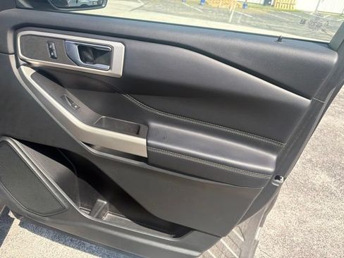 Used 2023 Ford Explorer XLT w/ Equipment Group 202A AWD/4WD image 17