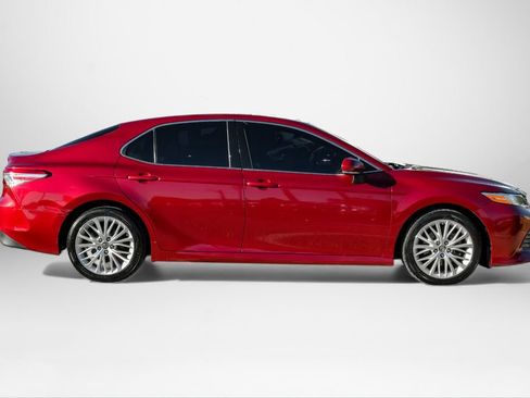Used 2018 Toyota Camry XLE image 5