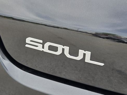 Used 2025 Kia Soul LX w/ LX Technology Package FWD image 36