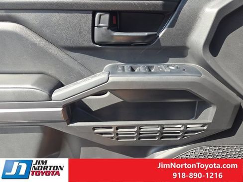 Used 2025 Toyota Tacoma SR5 AWD/4WD image 25