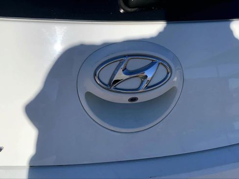 Used 2013 Hyundai Veloster w/ Style Pkg image 29