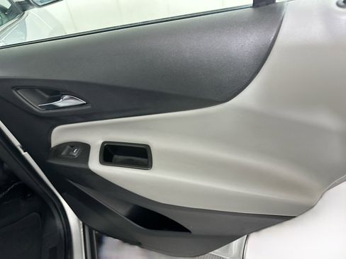 Used 2020 Chevrolet Equinox LS w/ LPO, Floor Liner Package FWD image 28