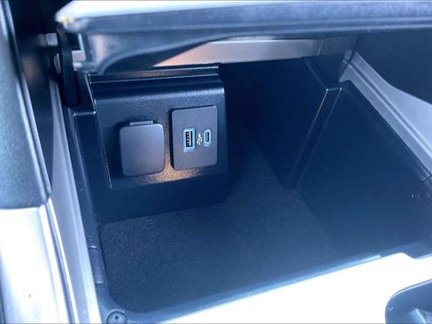 Used 2022 Ford Explorer XLT w/ Equipment Group 202A RWD image 15