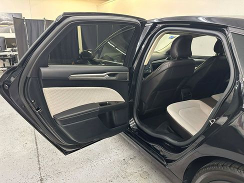 Used 2019 Ford Fusion SE w/ Equipment Group 151A image 47