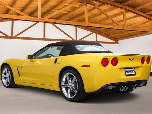 Used 2006 Chevrolet Corvette Convertible w/ Preferred Equipment Group RWD image 8