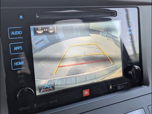 Used 2017 Toyota Sienna Limited Premium image 19