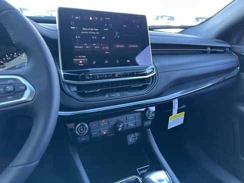 New 2026 Jeep Compass Latitude image 44