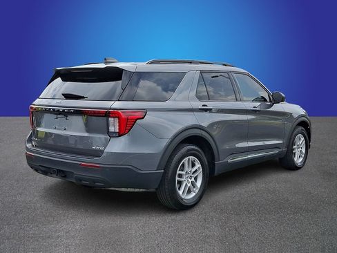 Used 2025 Ford Explorer Active AWD/4WD image 4