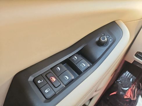 Used 2023 Jeep Grand Cherokee 4WD 4xe image 16