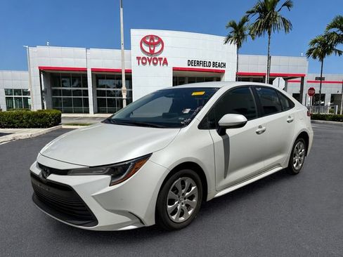 Used 2025 Toyota Corolla LE FWD image 3
