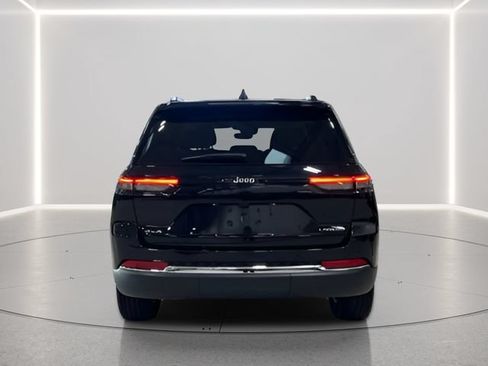 Used 2023 Jeep Grand Cherokee Laredo w/ Luxury Tech Group I AWD/4WD image 28