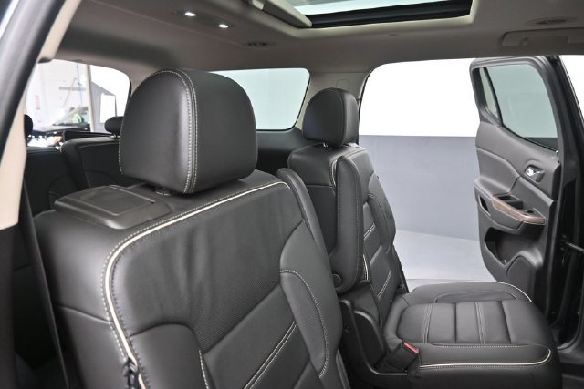 Used 2020 GMC Acadia Denali AWD/4WD image 25