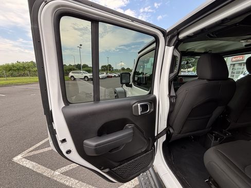 Used 2023 Jeep Wrangler Unlimited Sport AWD/4WD image 43