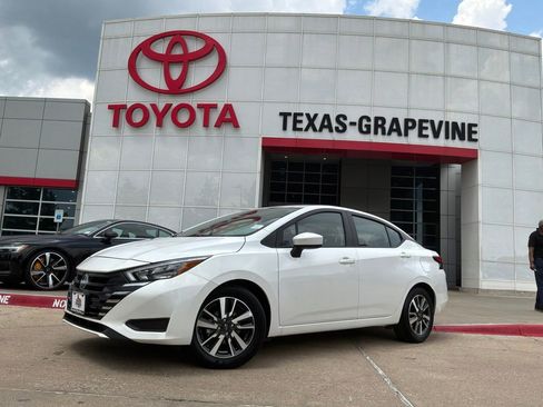 Used 2025 Nissan Versa SV FWD image 3