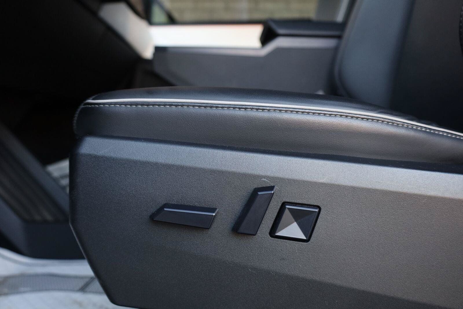 Used 2024 Tesla Cybertruck AWD Crew Cab image 20
