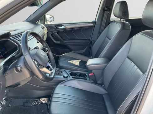 Used 2024 Volkswagen Tiguan SE R-Line AWD/4WD image 9