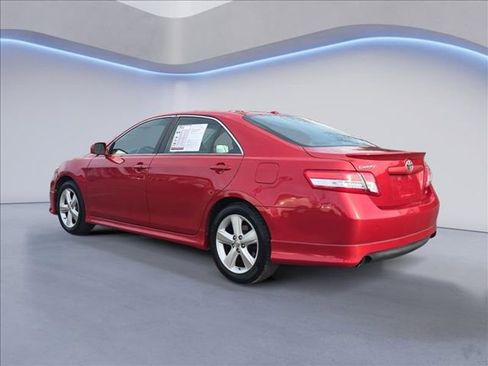 Used 2010 Toyota Camry SE image 3