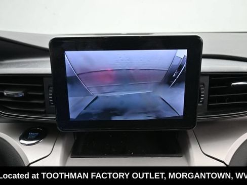 Used 2023 Ford Explorer XLT AWD/4WD image 16