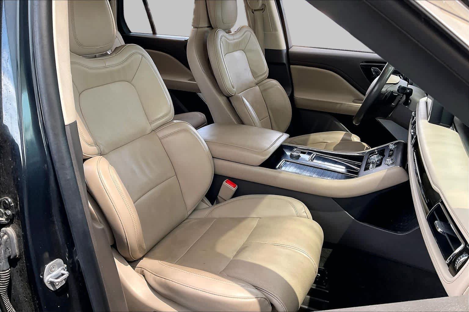Used 2023 Lincoln Aviator Reserve w/ Equipment Group 201A AWD/4WD image 9