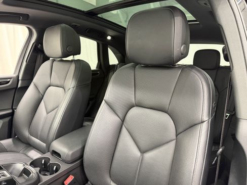 Certified 2025 Porsche Macan image 34