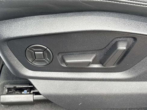 Used 2023 Audi Q8 Prestige AWD/4WD image 28