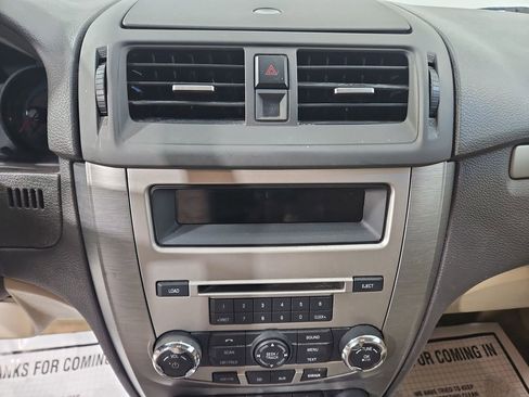 Used 2010 Ford Fusion SE image 19
