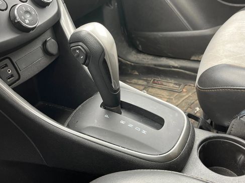 Used 2018 Chevrolet Trax LT w/ Sun & Sound Package image 28