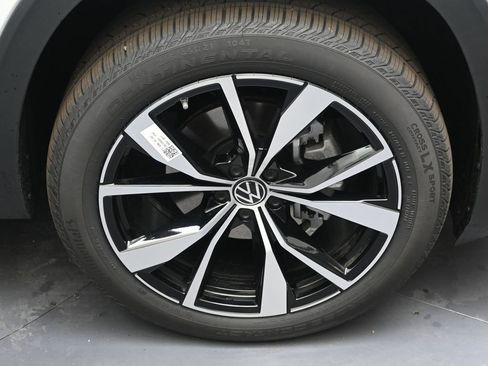 Used 2025 Volkswagen Atlas Cross Sport SEL Premium R-Line image 10