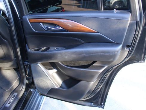 Used 2017 Cadillac Escalade Luxury RWD image 27