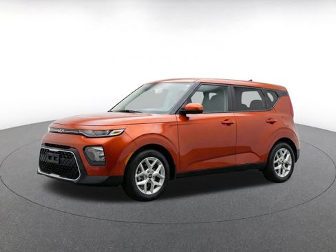 Used 2025 Kia Soul LX w/ LX Technology Package FWD image 3
