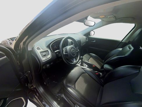 Used 2020 Jeep Compass Latitude FWD image 9
