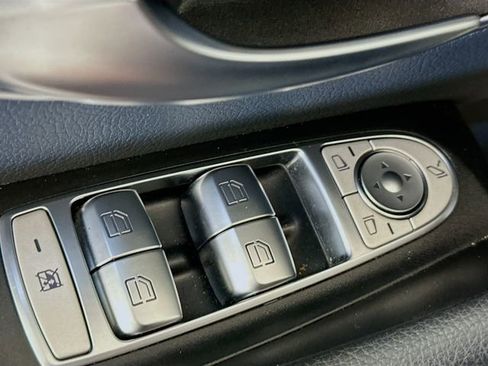 Used 2022 Mercedes-Benz E 350 Sedan image 21