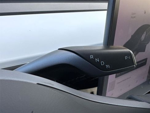 Used 2020 Tesla Model 3 Standard Range RWD image 31