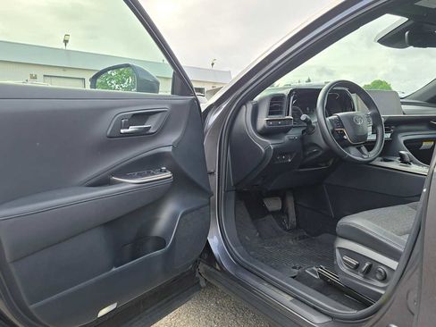 Used 2023 Toyota Crown AWD/4WD image 21
