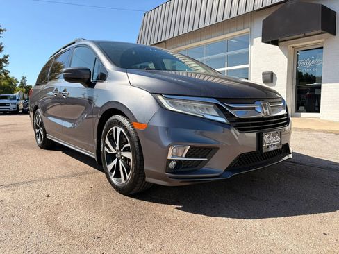Used 2018 Honda Odyssey Elite image 2