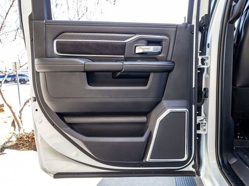 Used 2024 RAM 3500 Laramie w/ Night Edition image 39