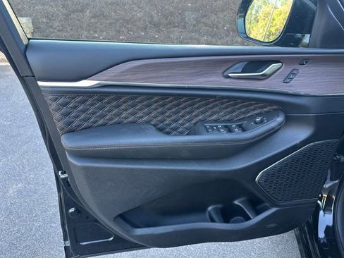 New 2025 Jeep Grand Cherokee Summit w/ Luxury Tech Group V image 10