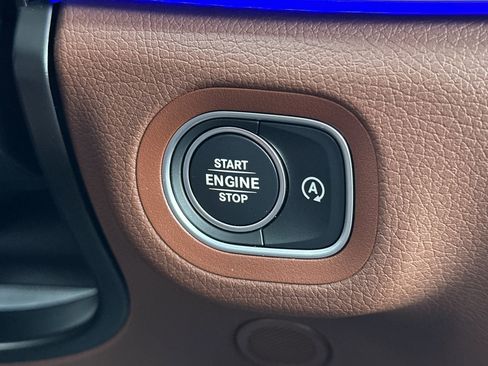 Used 2025 Mercedes-Benz GLS 450 4MATIC image 36