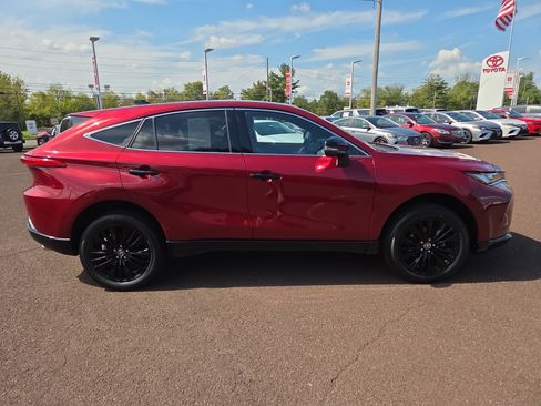 Certified 2023 Toyota Venza XLE image 2