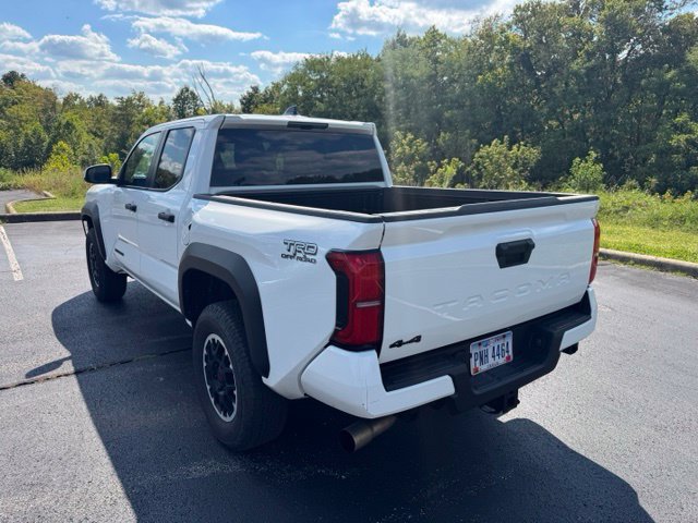 Used 2024 Toyota Tacoma TRD Off-Road AWD/4WD image 5