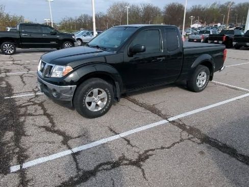 Used 2011 Nissan Frontier SV image 4