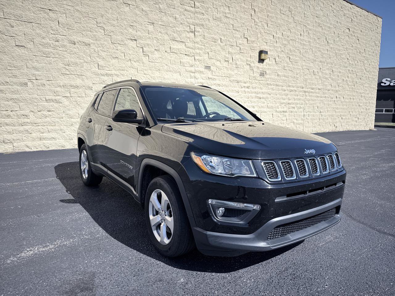 Used 2018 Jeep Compass Latitude FWD image 5
